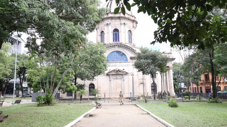 Varias plazas capitalinas fueron limpiadas luego de las intensas lluvias