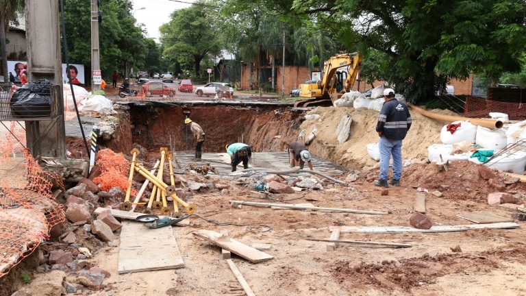 Avanza la construcción del desagüe pluvial en la cuenca Santo Domingo, pese a desafíos operativos