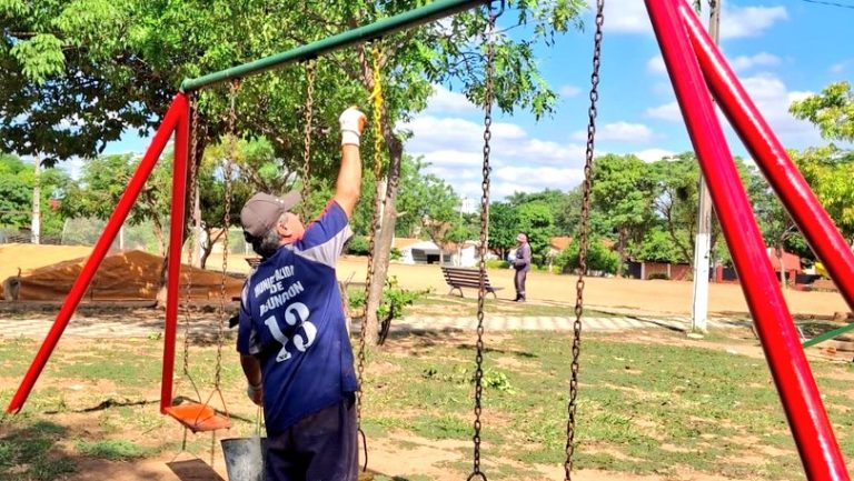 La Dirección de Servicios Urbanos prioriza la renovación y el mantenimiento integral de las plazas