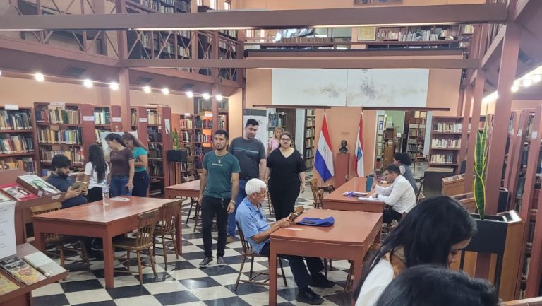 En el Día Internacional del Libro, la Biblioteca Municipal Augusto Roa Bastos celebró con lectura, obsequios y una fuerte apuesta a la promoción cultural