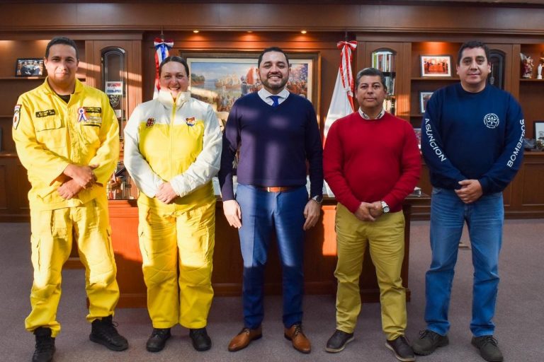 Intendente Bello invitó a Bomberos Voluntarios para conversar sobre sus necesidades y ordenó a su equipo iniciar mesa de trabajo