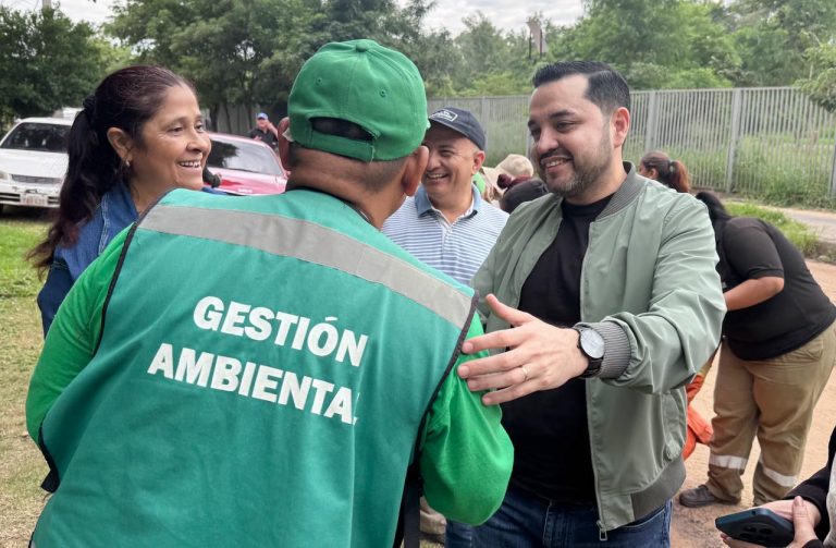 Intendente Bello encabezó operativo de limpieza de cauces hídricos en el arroyo 3 Puentes de Zeballos Cue