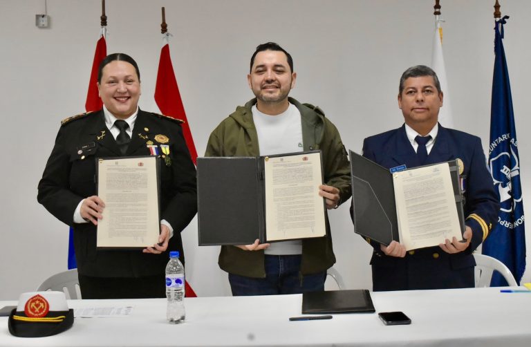“Los bomberos cuidan Asunción y Asunción debe cuidar a sus bomberos” Tras firma de convenios, intendente anunció desembolsos a favor de los bomberos