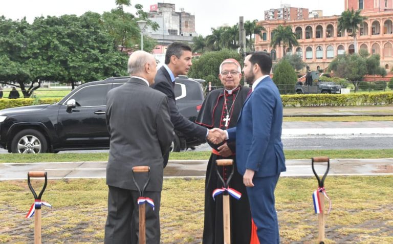 El intendente Bello participó del lanzamiento del monumento a la Virgen de la Asunción que será instalado en la Costanera Norte