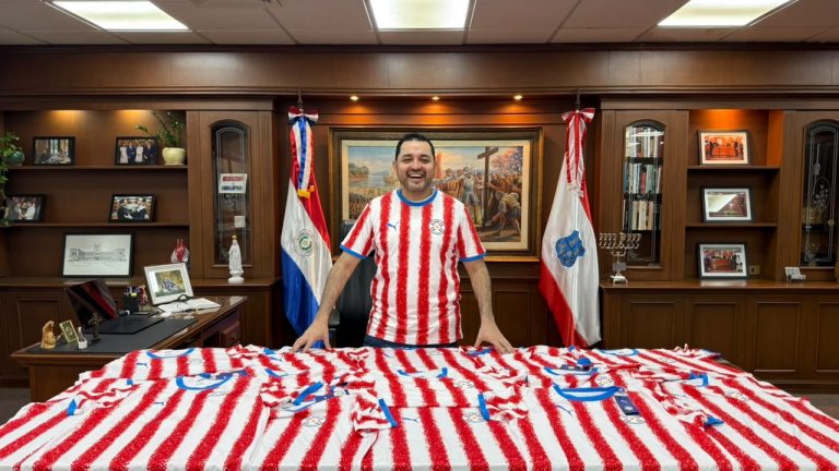 Municipalidad lanza el “Descuento Mundial” con beneficios tributarios y sorteo diario de camisetas de la Albirroja