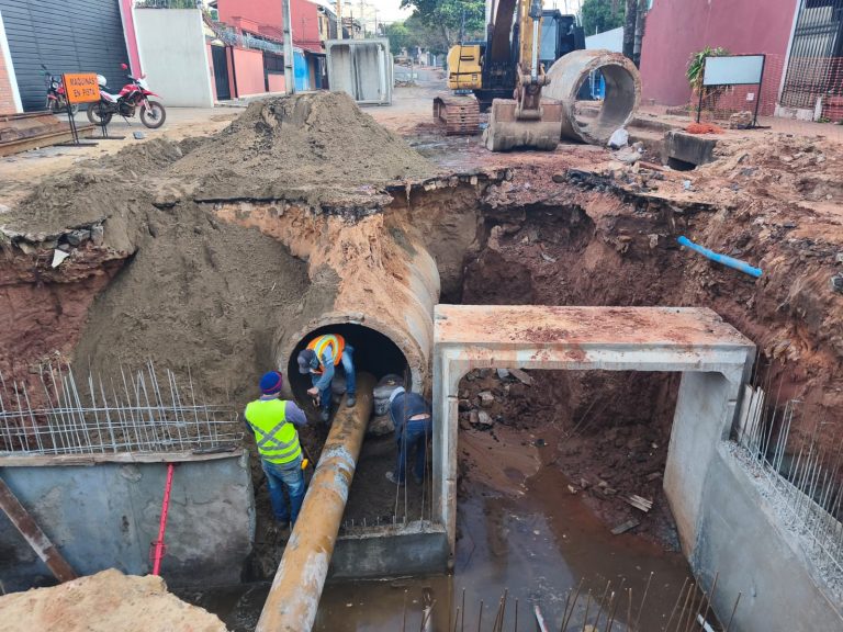 Obras de desagüe pluvial en la cuenca del arroyo Lambaré avanzan en el populoso barrio San Pablo