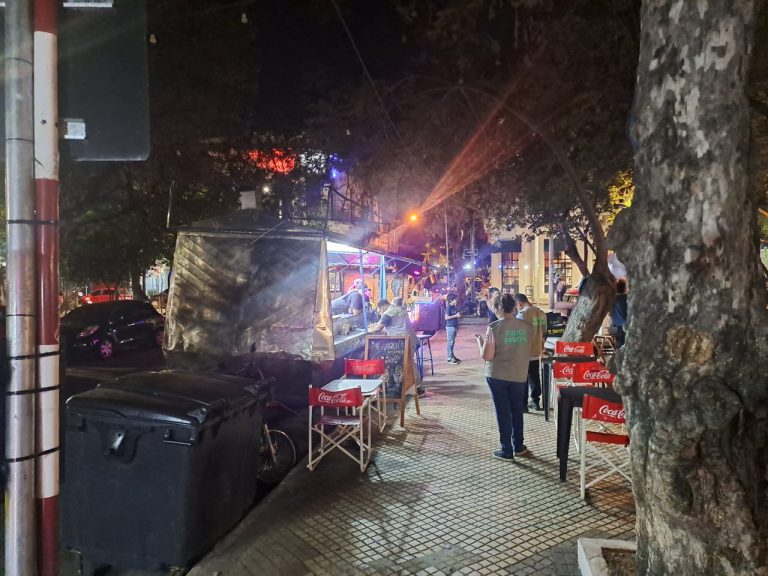 La Municipalidad despeja carritos irregulares del entorno de la Plaza O’Leary