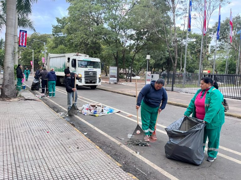 Luego de los festejos por la gran victoria de Paraguay ante Alemania, operativo municipal devolvió el orden y la limpieza al microcentro