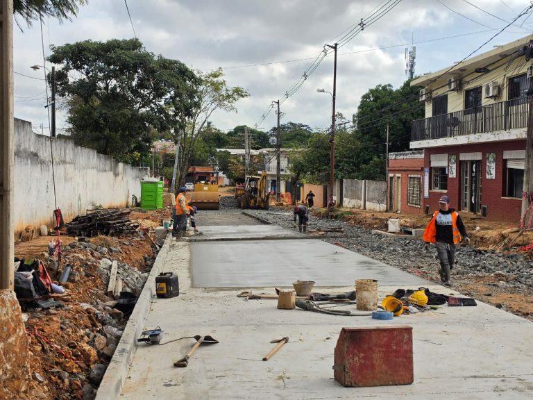 Obras de desagüe pluvial en la cuenca del arroyo Itay, conocido como Lote 1, avanza en seis frentes de trabajo