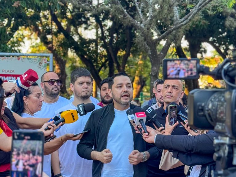 Exitosa jornada de limpieza en 25 plazas de Asunción
