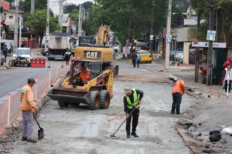 Plan vial ASU 400 llega a 100 cuadras renovadas en Asunción