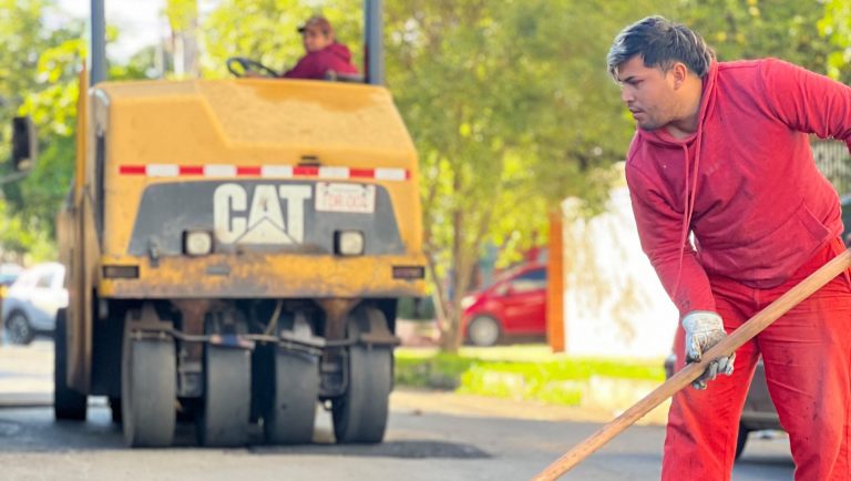 Municipalidad mejora procedimientos técnicos de bacheo para reparaciones más duraderas