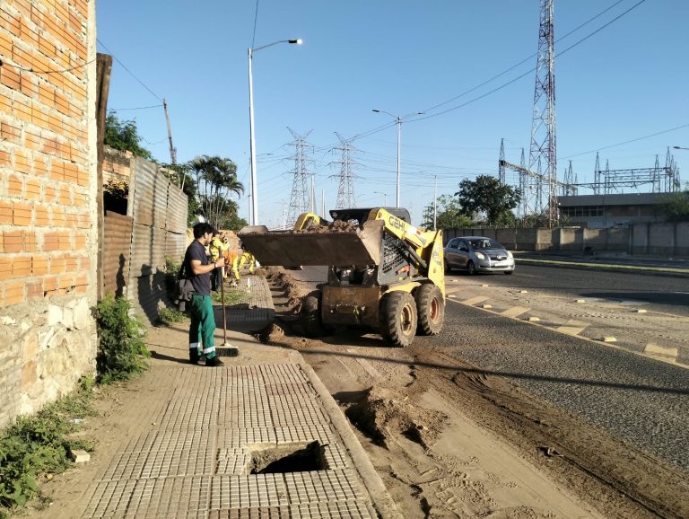 Intensifican limpieza de calles y avenidas asfaltadas y preparan acciones contra quienes arrojan basura en la vía pública