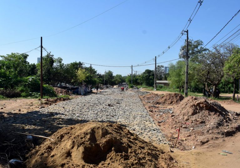Avanzan las obras de empedrado en la calle San Estanislao