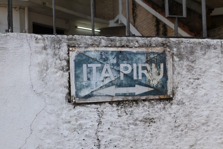 Una calle recuerda a Itapirú, el fuerte de defensa más al sur, que se convirtió en isla
