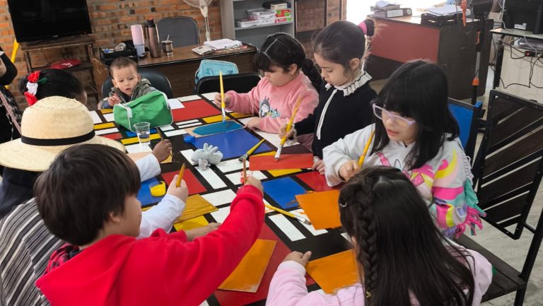 Talleres primaverales invitan a niños a crear y compartir sus propios trabajos artísticos