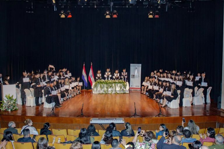 Intendente Luis Bello presidió ceremonia de graduación de 70 egresados del IMA que conmemora 35 años de trayectoria
