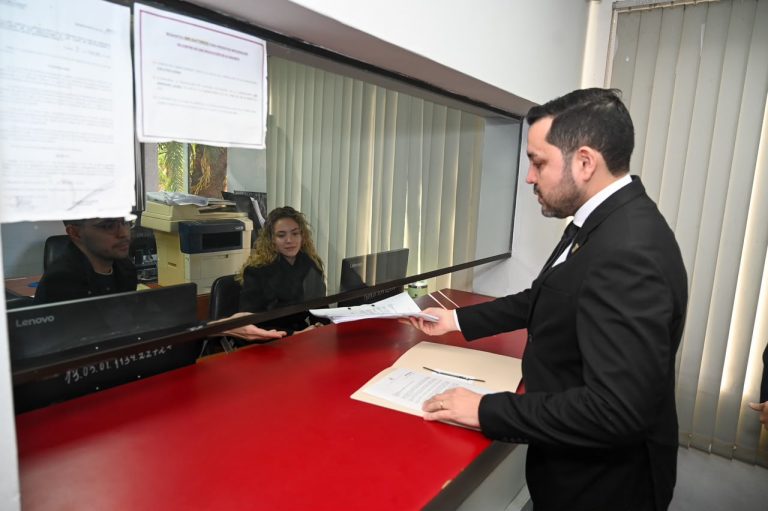 Intendente Bello entregó al Ministerio Público el informe final de la intervención de la Dirección de Vialidad