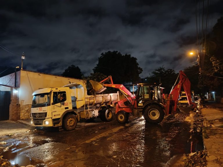 Dirección de Servicios Urbanos prioriza la extracción de residuos en puntos críticos de drenaje tras las lluvias