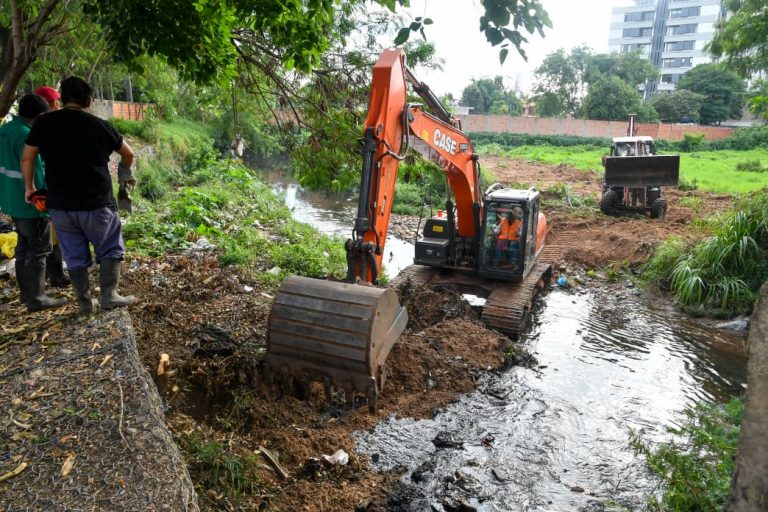 Intendente Bello acompañó la limpieza de la laguna de retención del arroyo Itay como prevención ante El Niño
