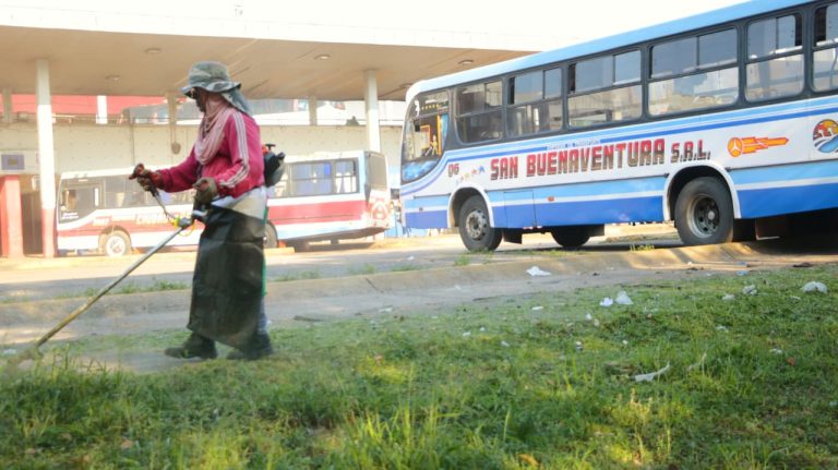 Dirección de Servicios Urbanos realiza mantenimiento y refuerzo operativo en la Estación de Buses de Asunción