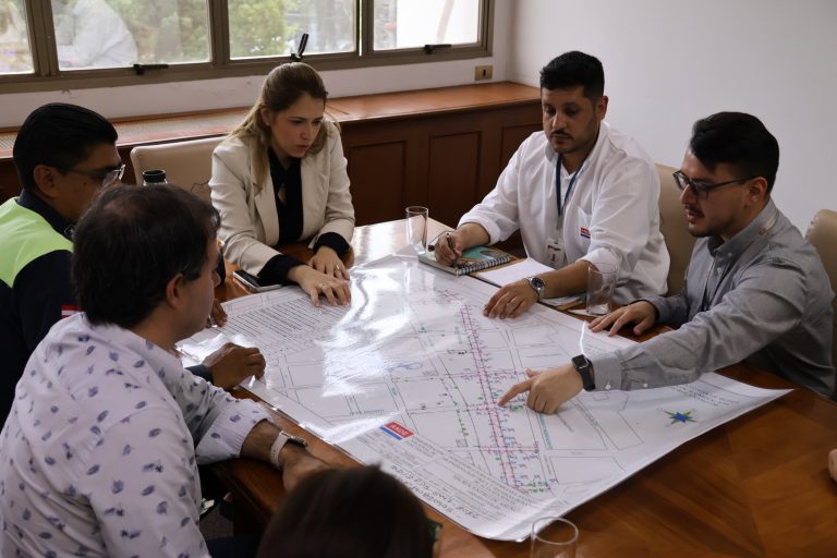 Municipalidad de Asunción y ANDE coordinan trabajos de soterramiento del cableado eléctrico en el microcentro