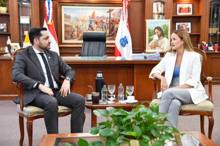 Luis Bello y Soledad Núñez abordaron temas puntuales de la transición en la Municipalidad de Asunción